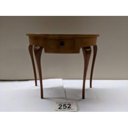 252 - An apprentice piece 'D' shaped inlaid table.