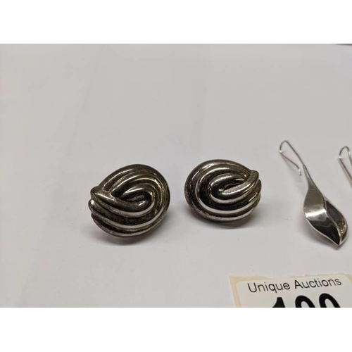 100 - Two pairs of silver earrings, one pendant style and one clip. 14.8 grams.