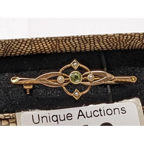 146 - An antique brooch stamped Chester, 15ct gold set peridot.