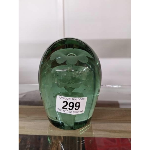 299 - A Victorian green glass dump/paperweight.