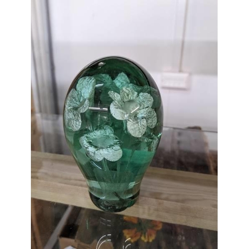 300 - A Victorian green glass dump/paperweight.