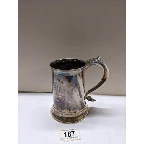 187 - An early silver tankard in good in condition.