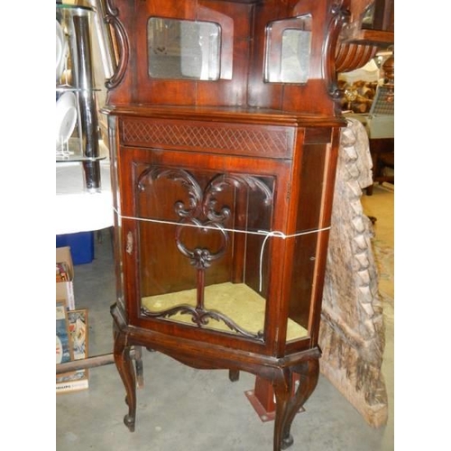 365 - An elegant 19th century mahogany corner cabinet. COLLECT ONLY.