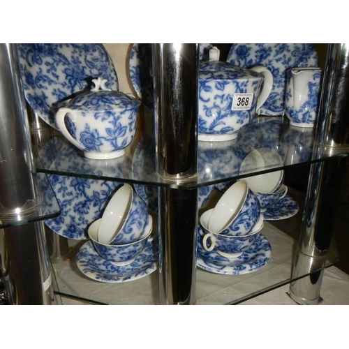 368 - A blue and white 1814-1839 Hutschenreuther Hohenberg tea set (missing two saucers).