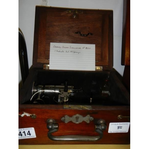 414 - Crosby steam indicator Number 9710 with recording drum (no springs?) in fitted box.