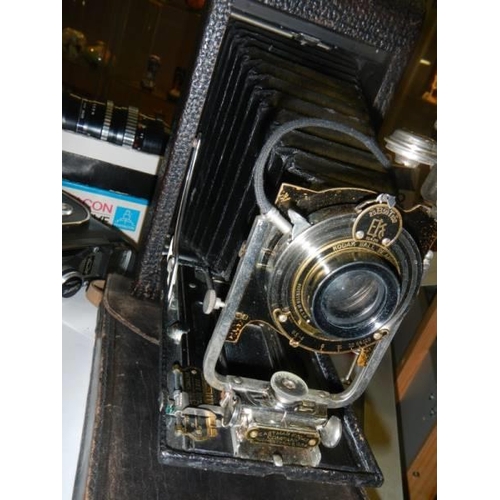 473 - A quantity of vintage camera's etc.,