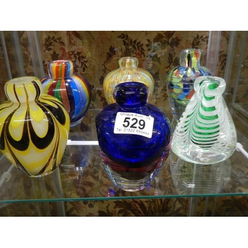 529 - Six good glass bud vases.