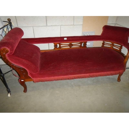 670 - An Edwardian chaise longue.