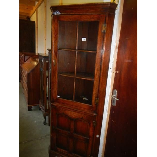 671 - A good quality oak corner cupboard.