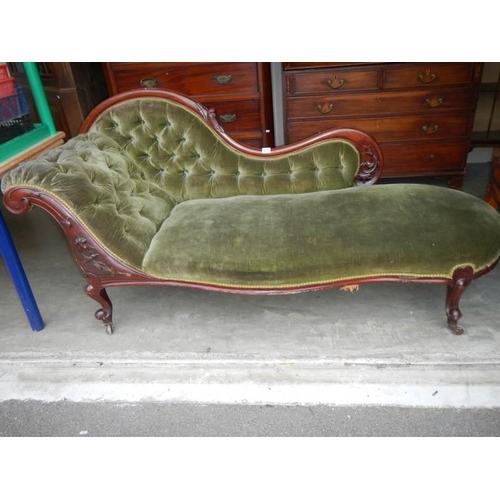 676 - A single end Victorian chaise longue.