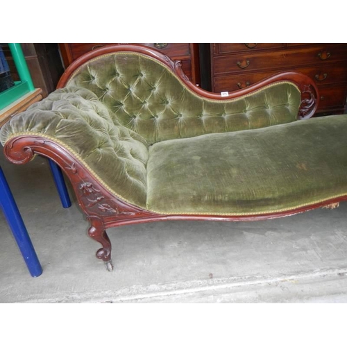 676 - A single end Victorian chaise longue.