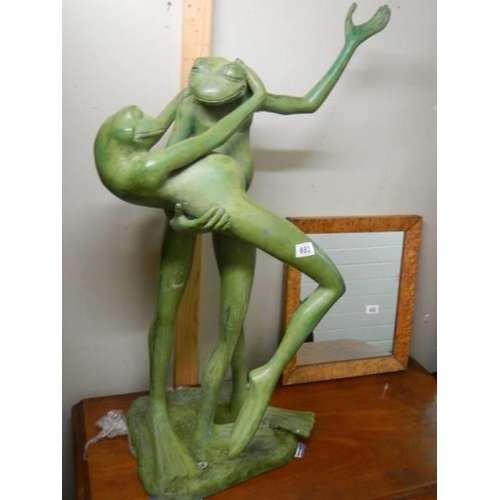 683 - A large heavy verdigris bronze garden statue of frogs dancing. Height 104cm. COLLECT ONLY.