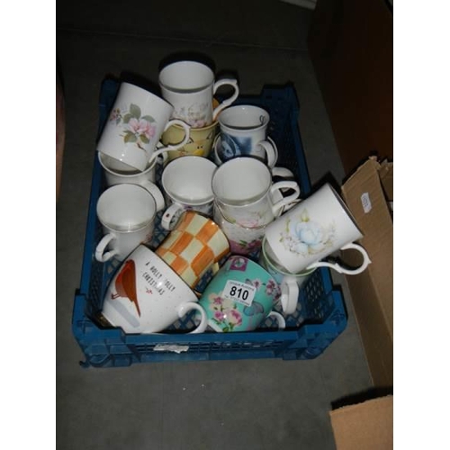 810 - A box of mugs.