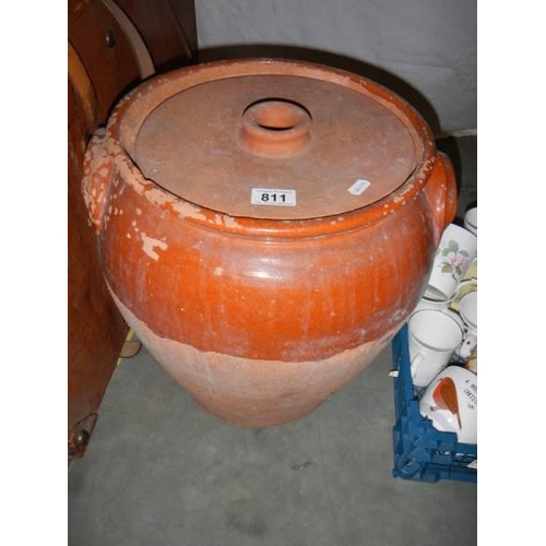 811 - A large lidded terracotta pot.