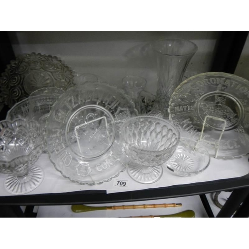 709 - A mixed lot of vintage glass ware including 1937 and 1953 Coronation plates.