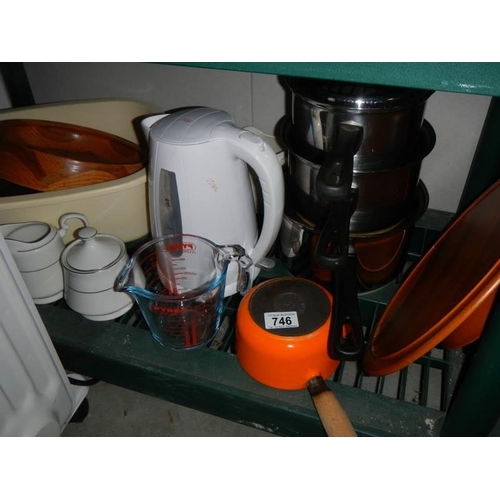 746 - A Le Crueset milk pan and other kitchen items.