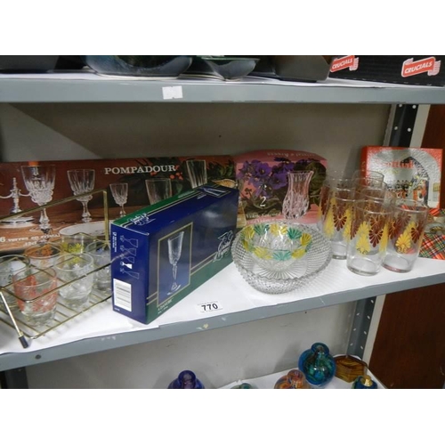 770 - A mixed lot of vintage glassware including Scottish scenes drinking set.