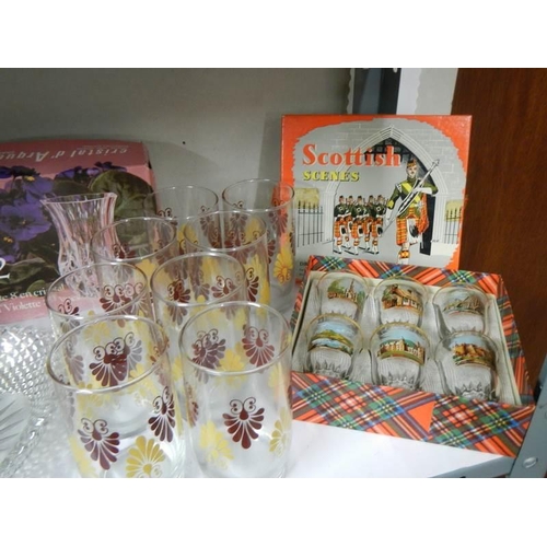 770 - A mixed lot of vintage glassware including Scottish scenes drinking set.