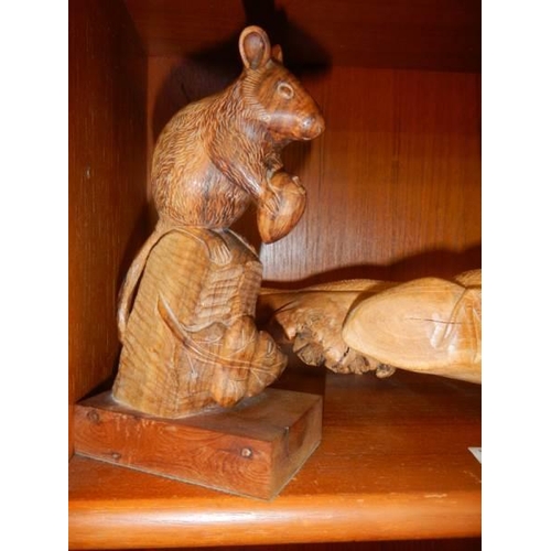 816 - A carved wood lizard and mouse.