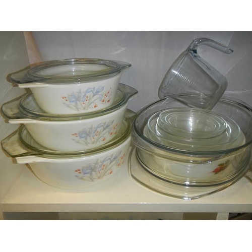 842 - A set of graduated Pyrex lidded dishes etc.,