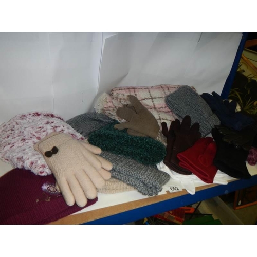 852 - A quantity of ladies hats and gloves.