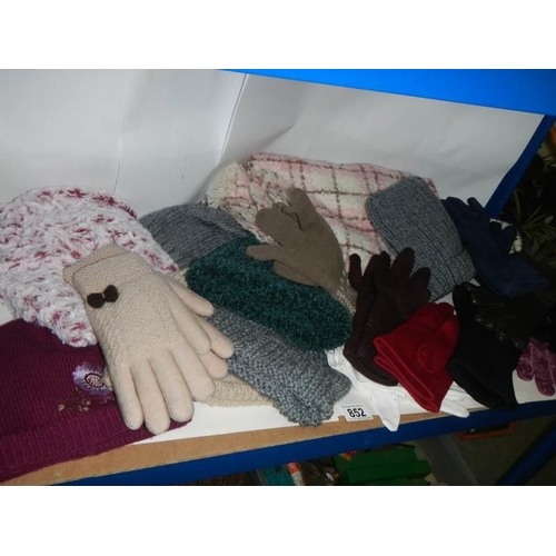 852 - A quantity of ladies hats and gloves.