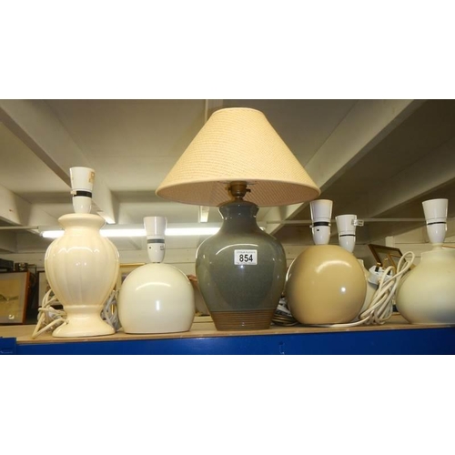 854 - A quantity of table lamps.