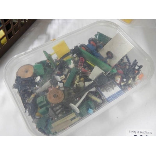 860 - A boxed of mixed die cast including Matchbox and OO/HO scale track side accessories.