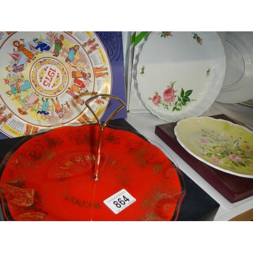 864 - A mixed lot of plates including Royal Albert Shakespear flowers, Ruby anniversary cake stand, flan d... 