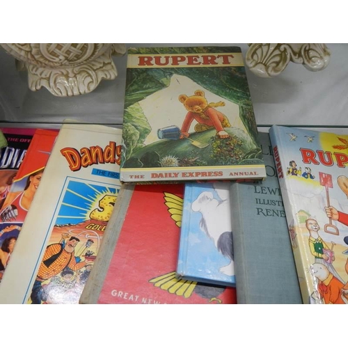 879 - A good lot of vintage Annuals including Rupert etc.