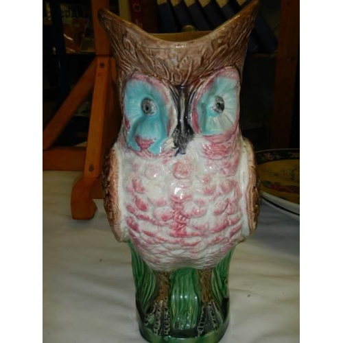 907 - A mid 20th century owl jug in the style of Martin Brothers, chip in top rim.