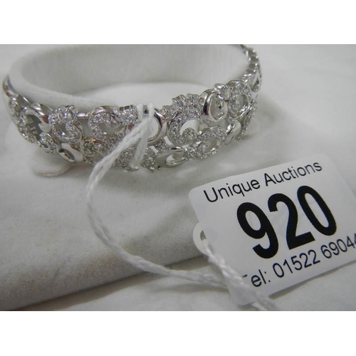 920 - A good quality hall marked silver bracelet.