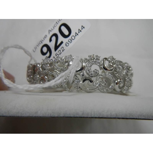 920 - A good quality hall marked silver bracelet.