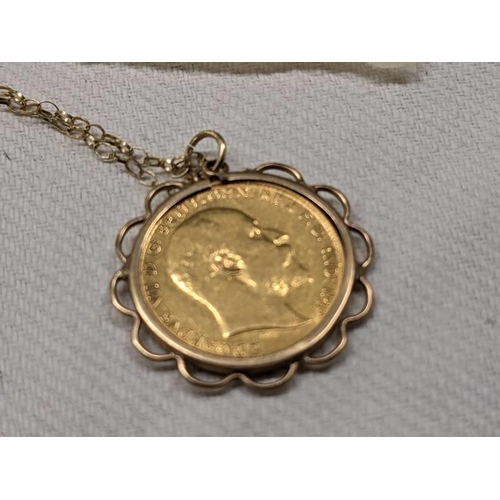 1008 - A 1907 Edward VII gold half sovereign in a 9ct gold mount on a 9ct gold chain, total weight 5.8 gram... 