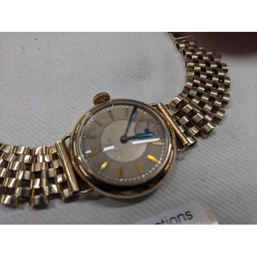 1014 - A 9ct gold Omega wrist watch on a 9ct gold bracelet, in working order, total weight 49.4 grams.