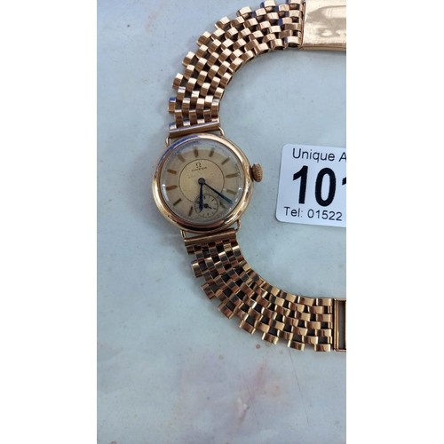 1014 - A 9ct gold Omega wrist watch on a 9ct gold bracelet, in working order, total weight 49.4 grams.