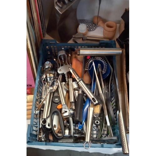 745 - A quantity of kitchen utensils