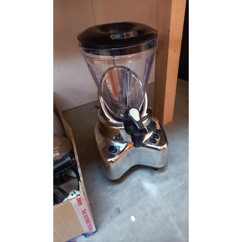757 - A quantity of kitchenalia including coffee machine, Morphy Richards mixer/blender etc COLLECT ONLY