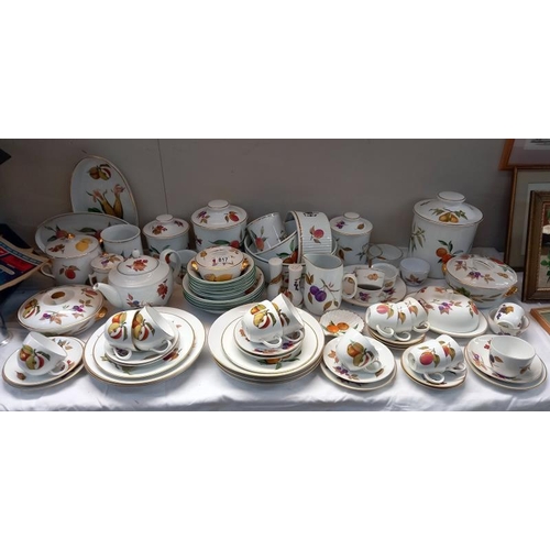 817 - A large quantity of Royal Worcester Evesham dinner service