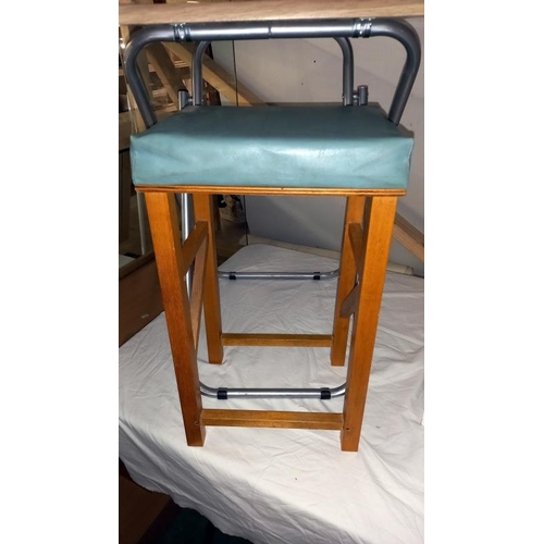 846 - 2 folding tables & a stool, COLLECT ONLY