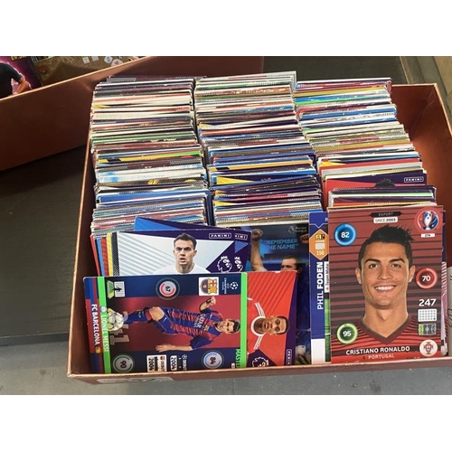 942 - Approximately 1,300 Panini Football cards including limited editions such as Mbappe, Grealish,