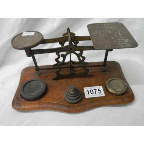 1075 - A set of early 20th century brass postal scales.