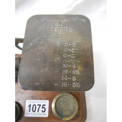 1075 - A set of early 20th century brass postal scales.