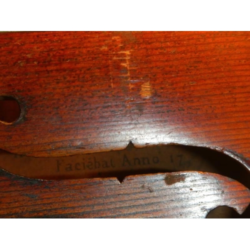 1143 - An old violin marked Antonio Stradivarius, Faciebol Anno 17.