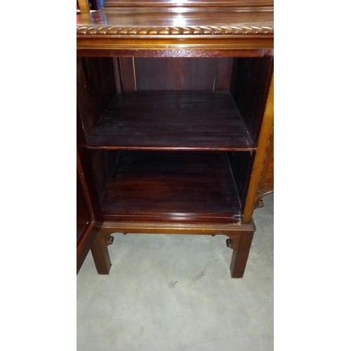 951 - An Edwardian mahogany sideboard COLLECT ONLY.