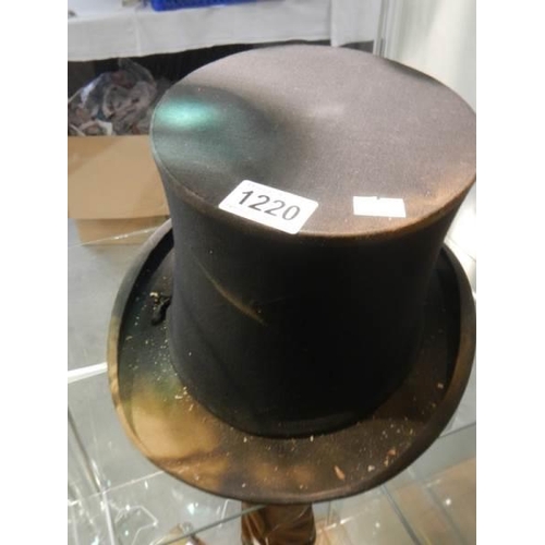 1220 - A vintage collapsible top hat with spring action.