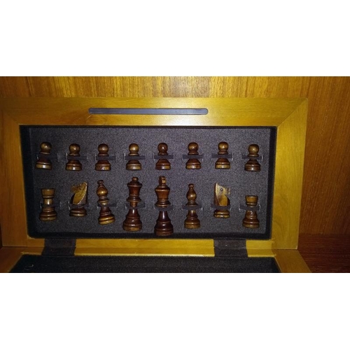 972 - An inlaid folding chess board & chess pieces