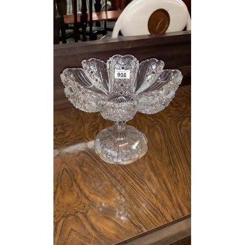 998 - A vintage glass comport cake stand