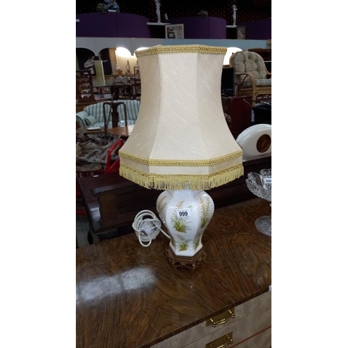 999 - An oriental style urn table lamp, COLLECT ONLY