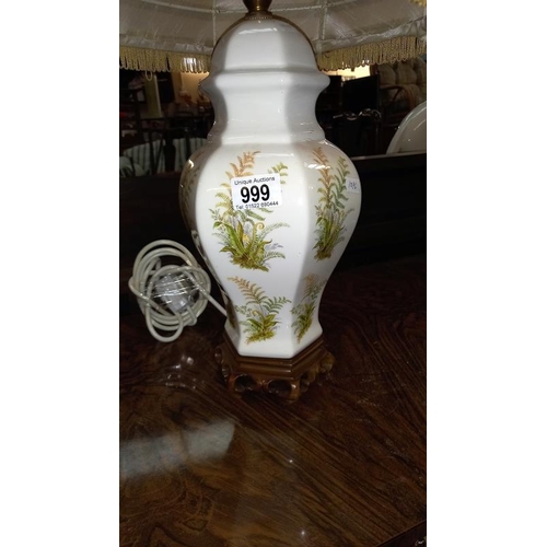 999 - An oriental style urn table lamp, COLLECT ONLY